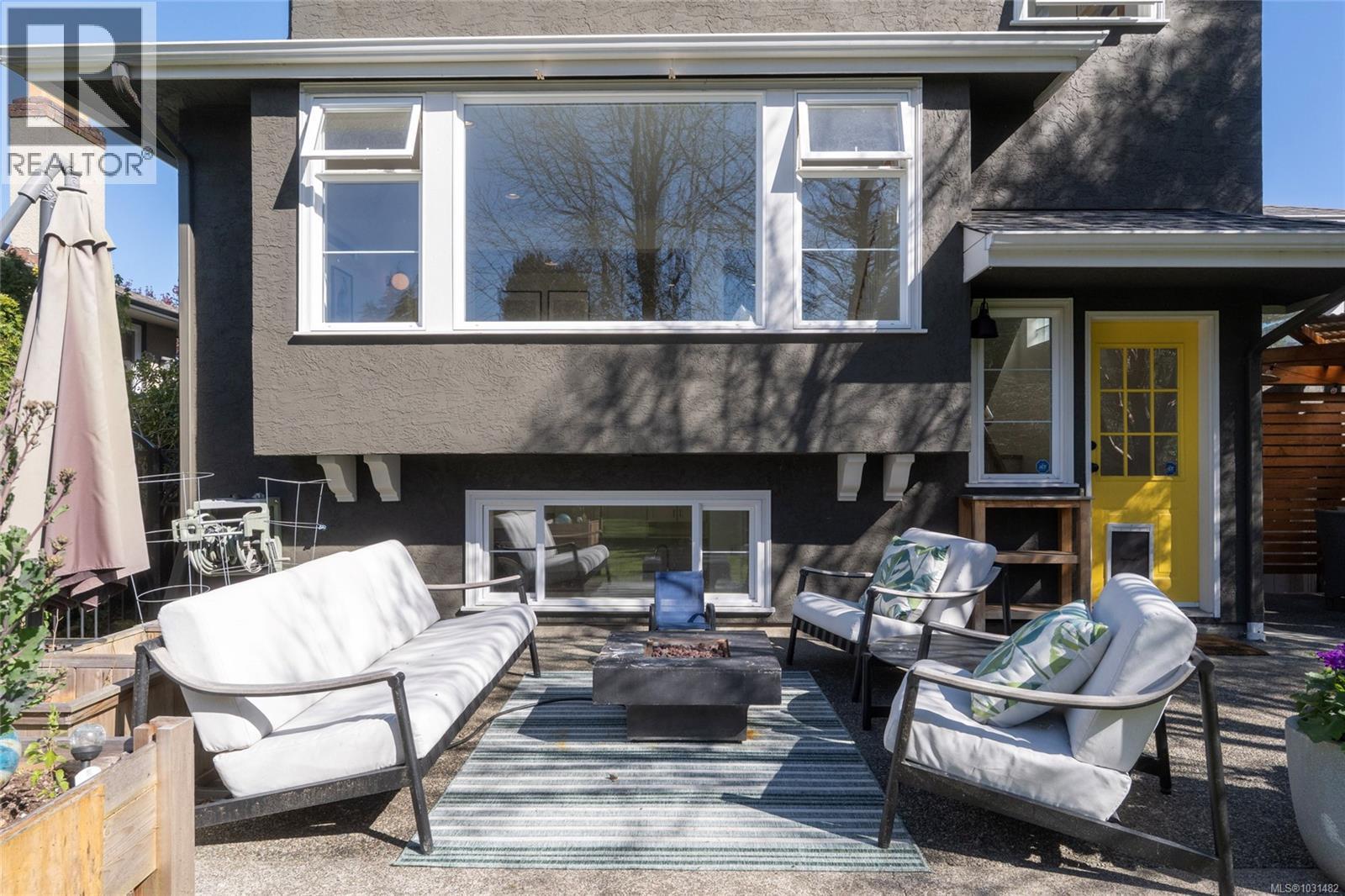  2041 Carnarvon Street, Oak Bay