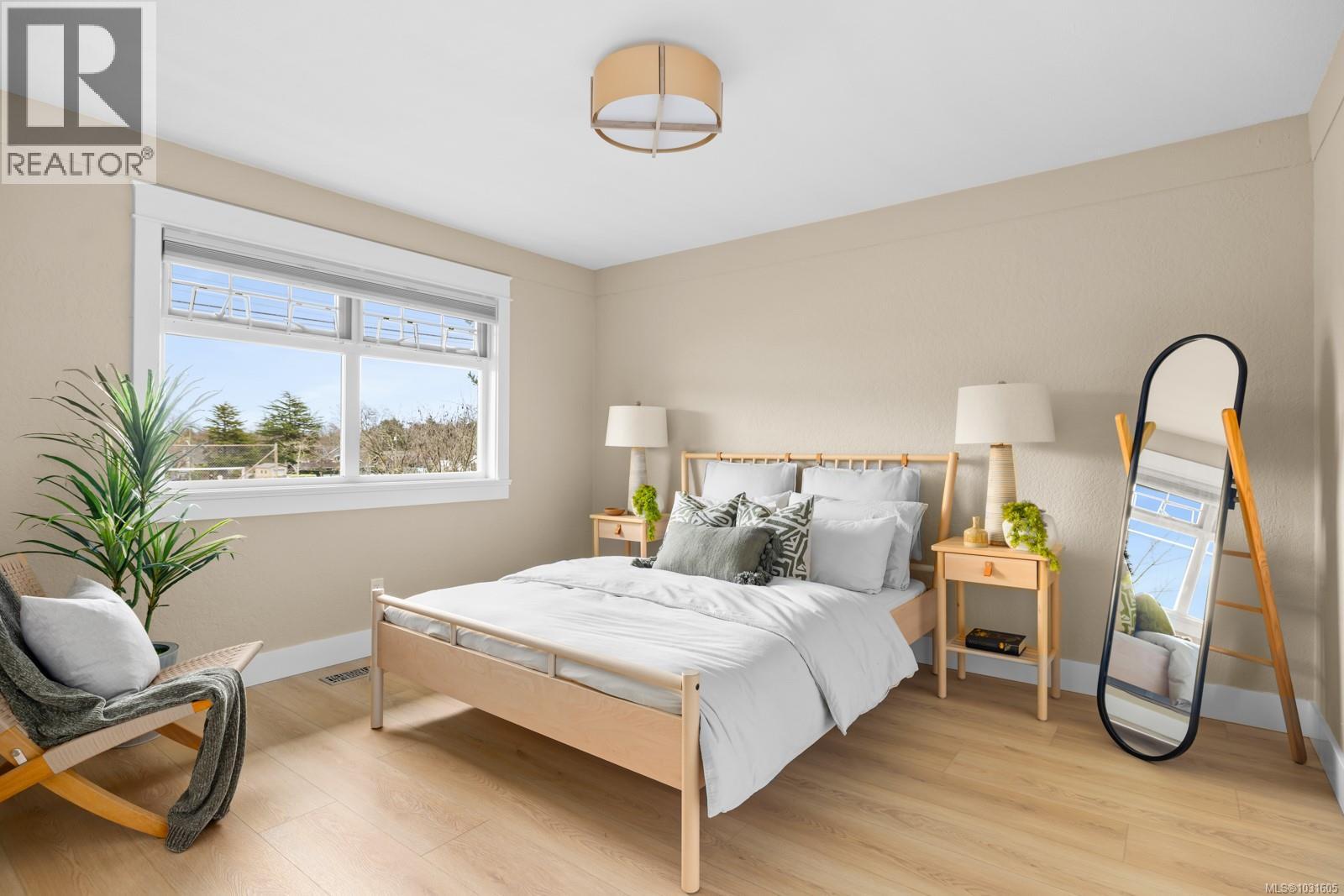  916 Monterey Avenue, Oak Bay