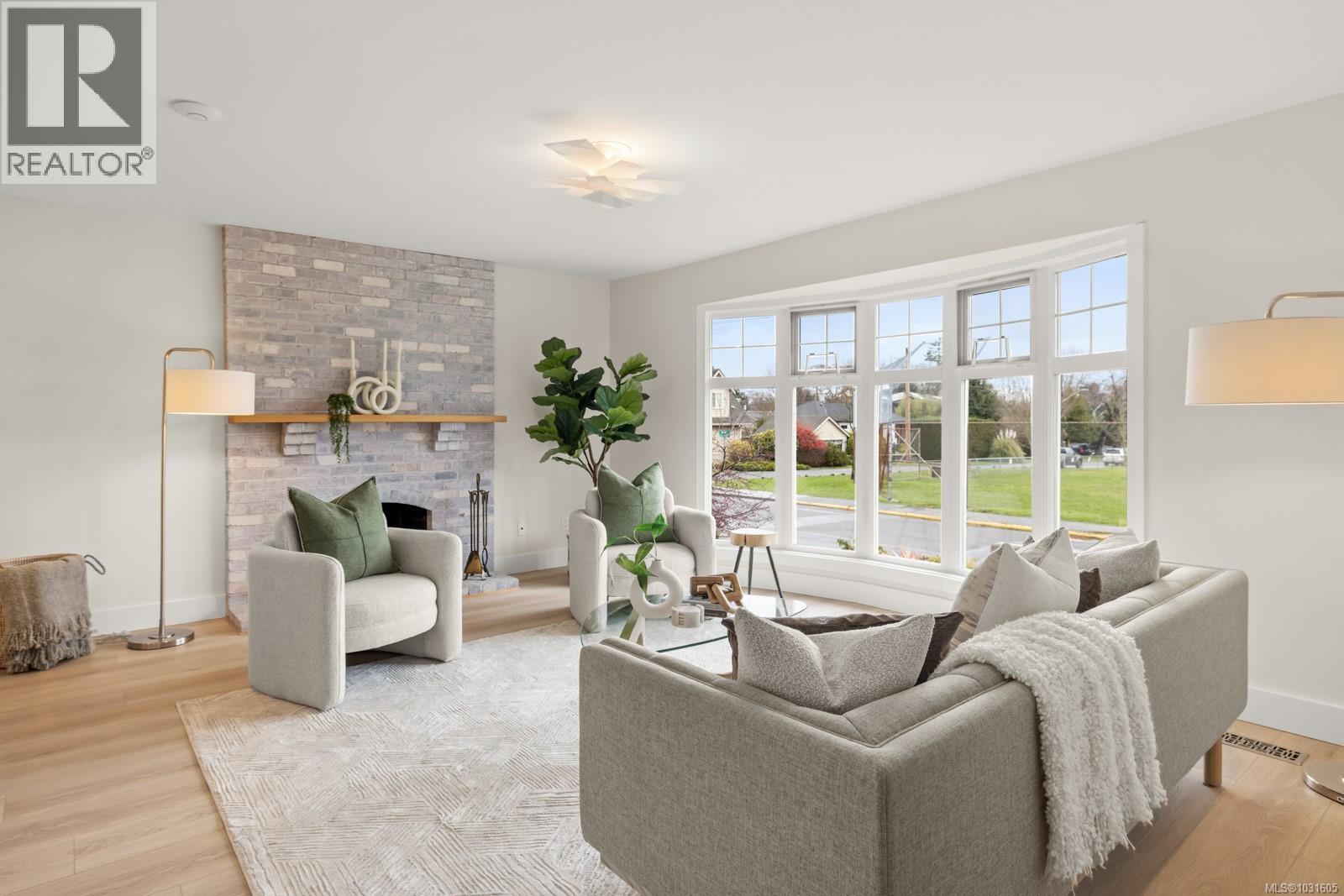  916 Monterey Avenue, Oak Bay