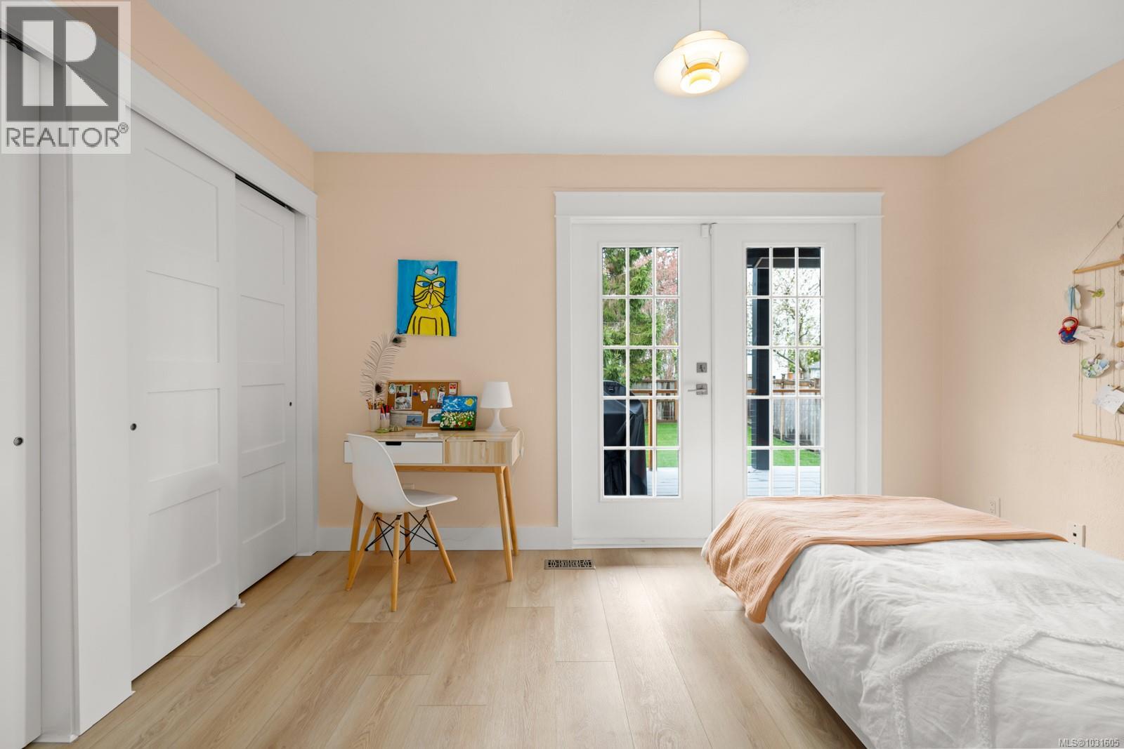  916 Monterey Avenue, Oak Bay