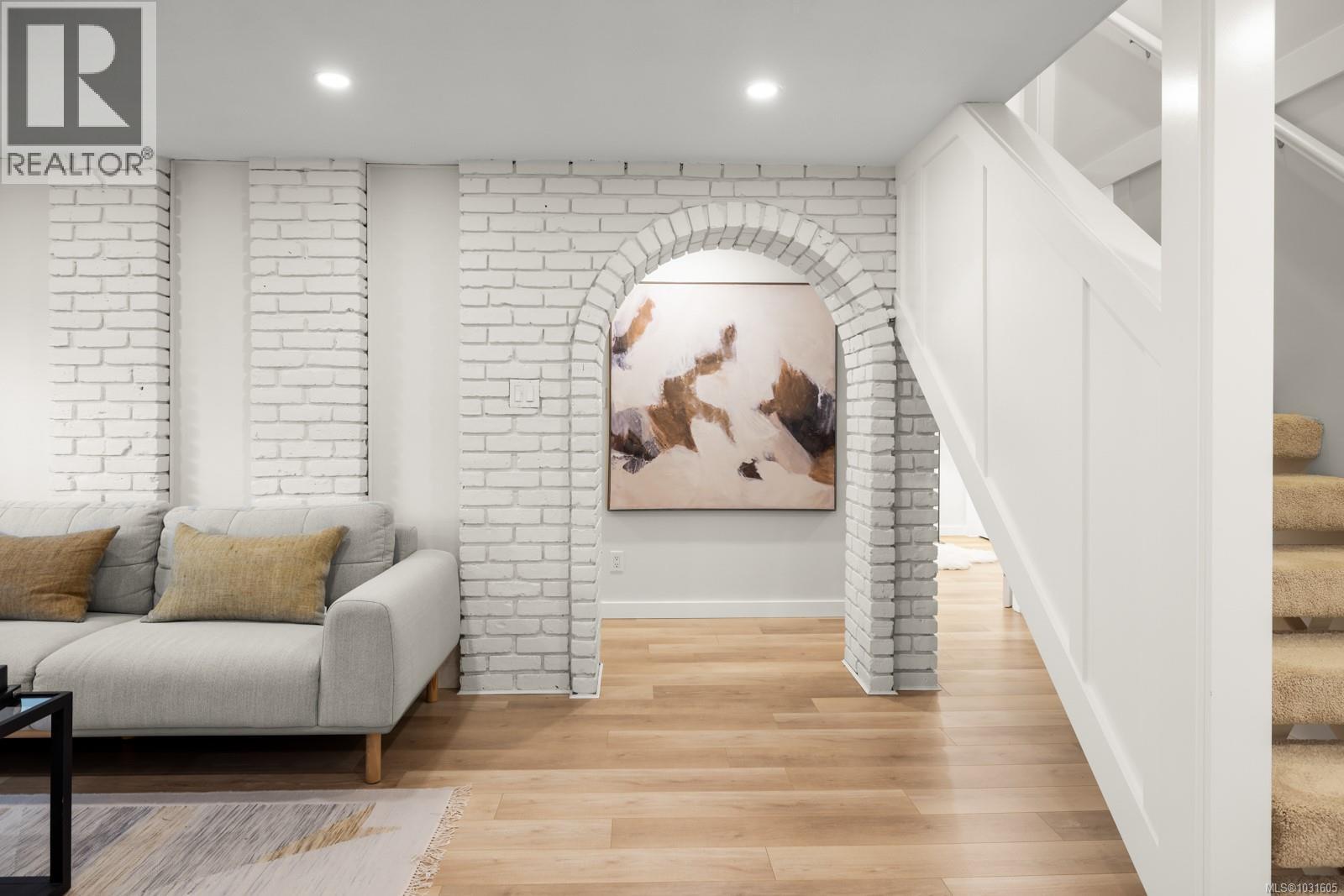  916 Monterey Avenue, Oak Bay