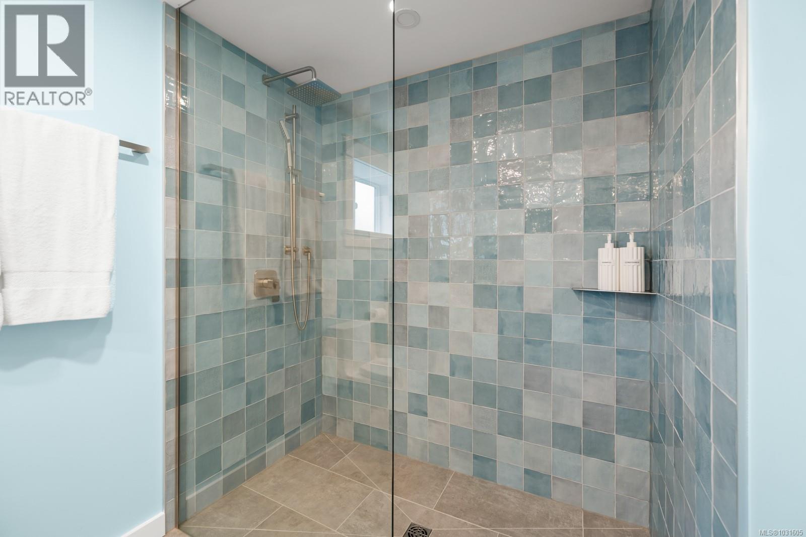  916 Monterey Avenue, Oak Bay