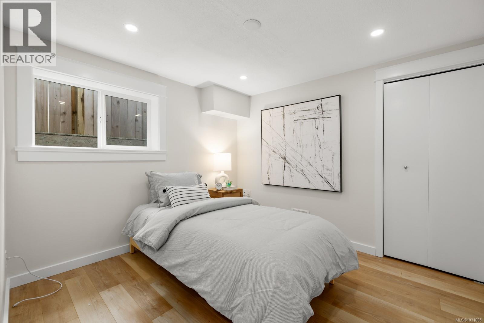  916 Monterey Avenue, Oak Bay