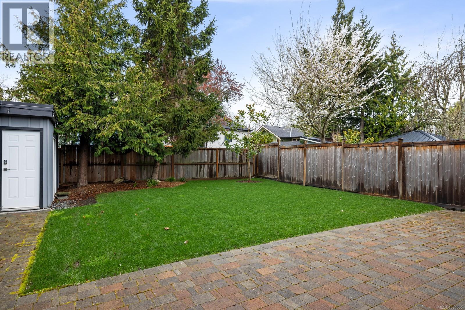  916 Monterey Avenue, Oak Bay