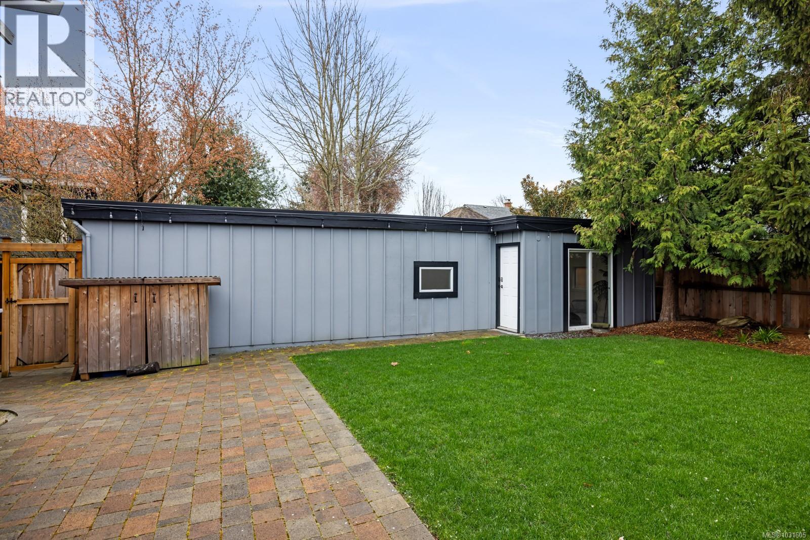  916 Monterey Avenue, Oak Bay