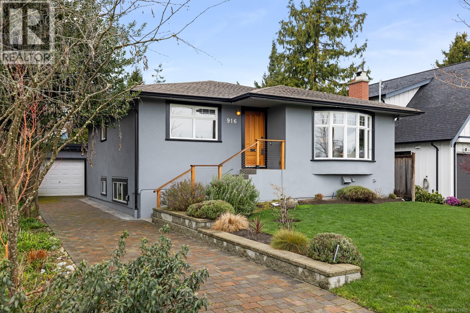  916 Monterey Avenue, Oak Bay