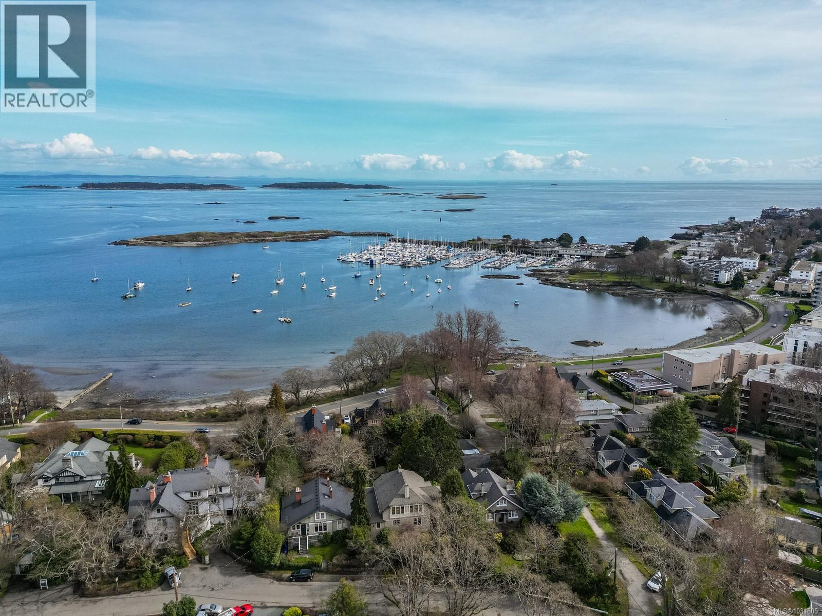  916 Monterey Avenue, Oak Bay