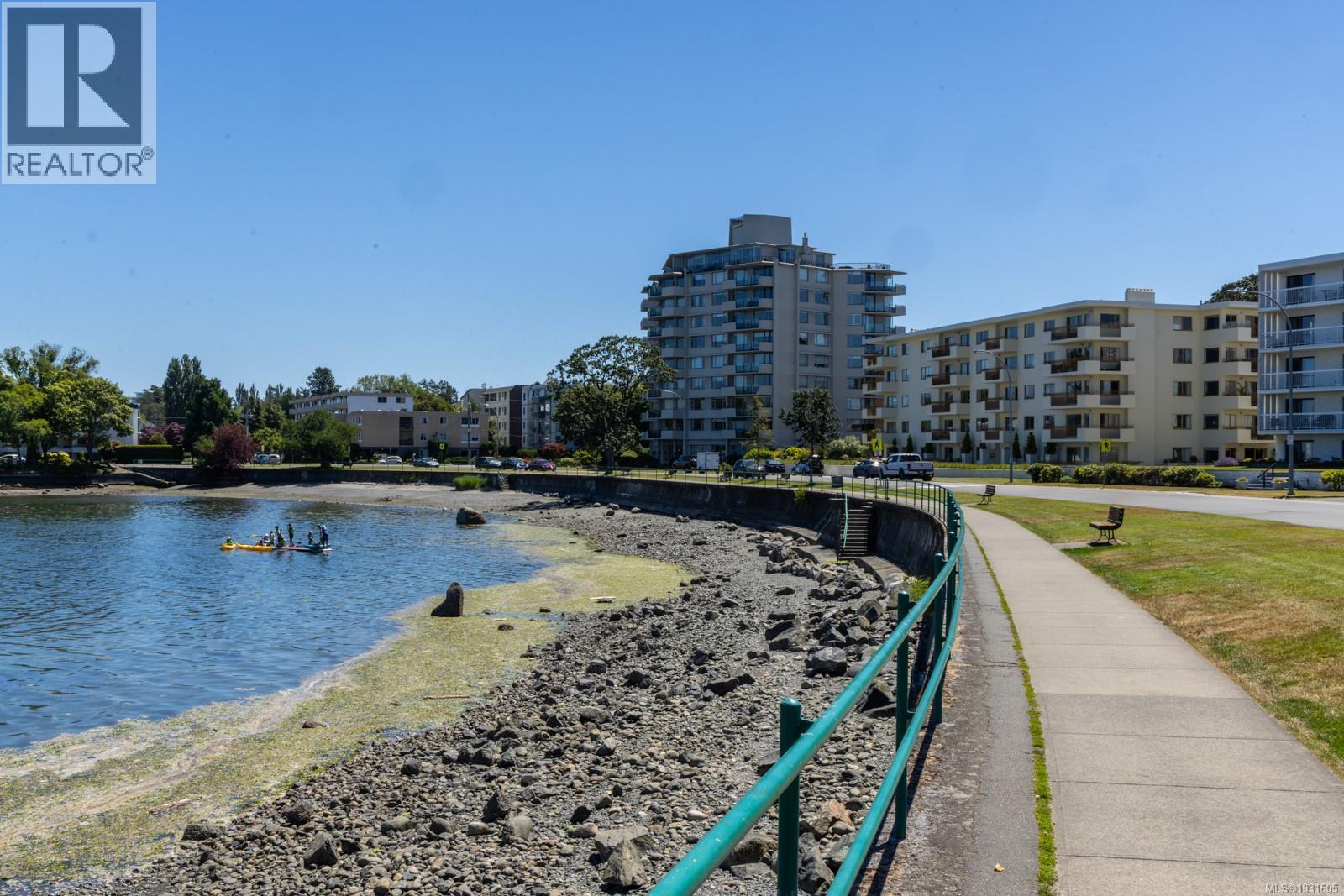  916 Monterey Avenue, Oak Bay