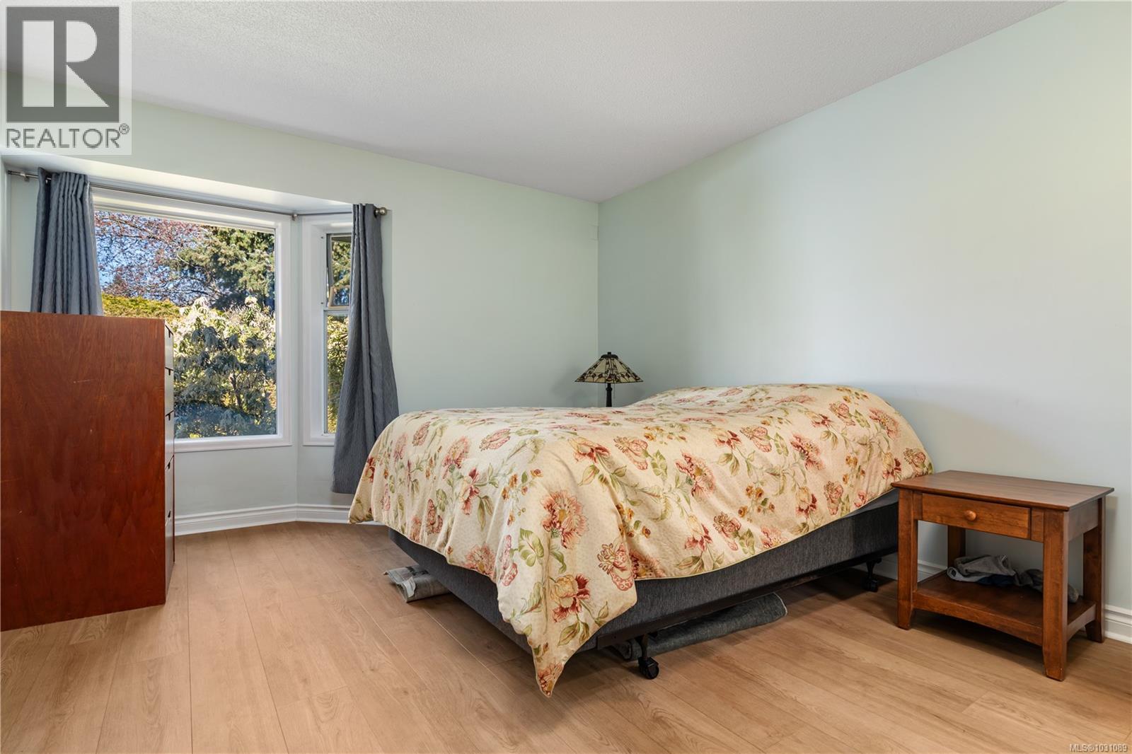 15 1717 Blair Ave, Saanich