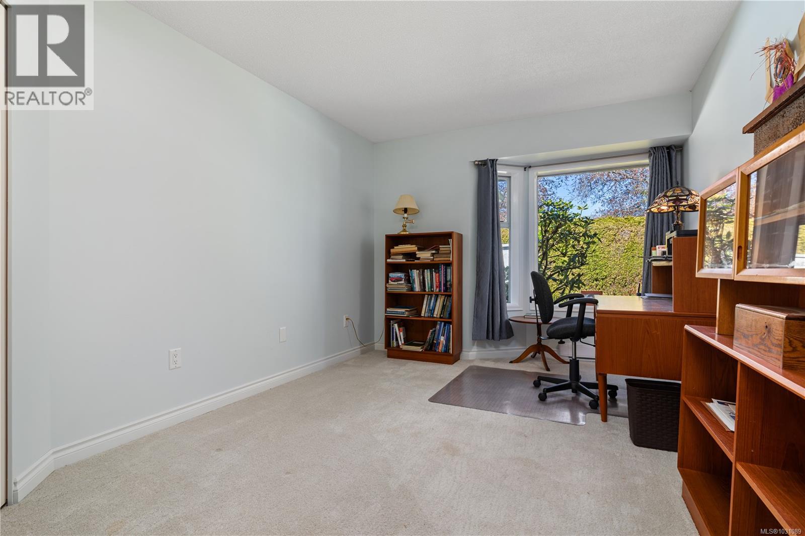 15 1717 Blair Ave, Saanich