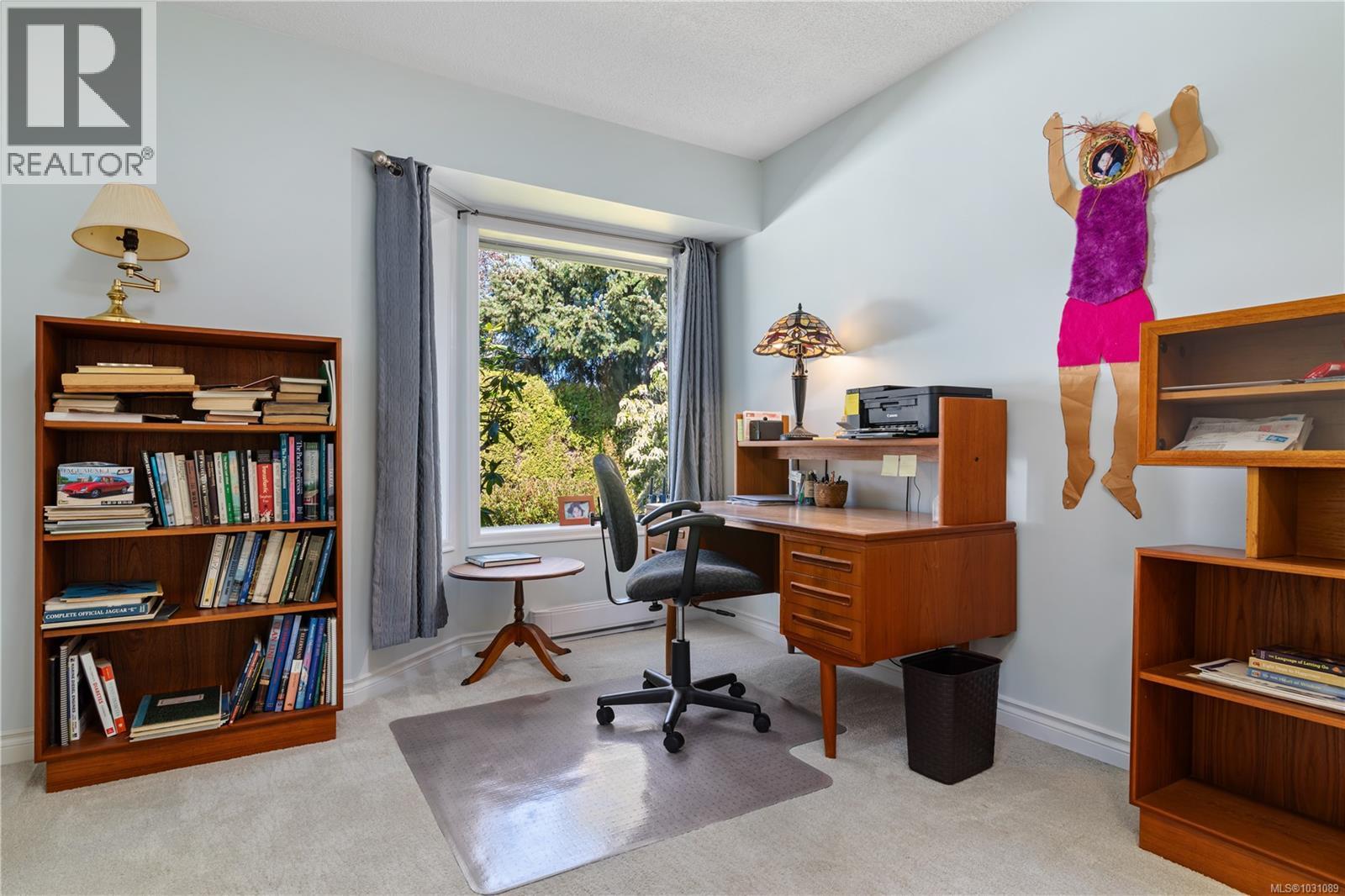 15 1717 Blair Ave, Saanich