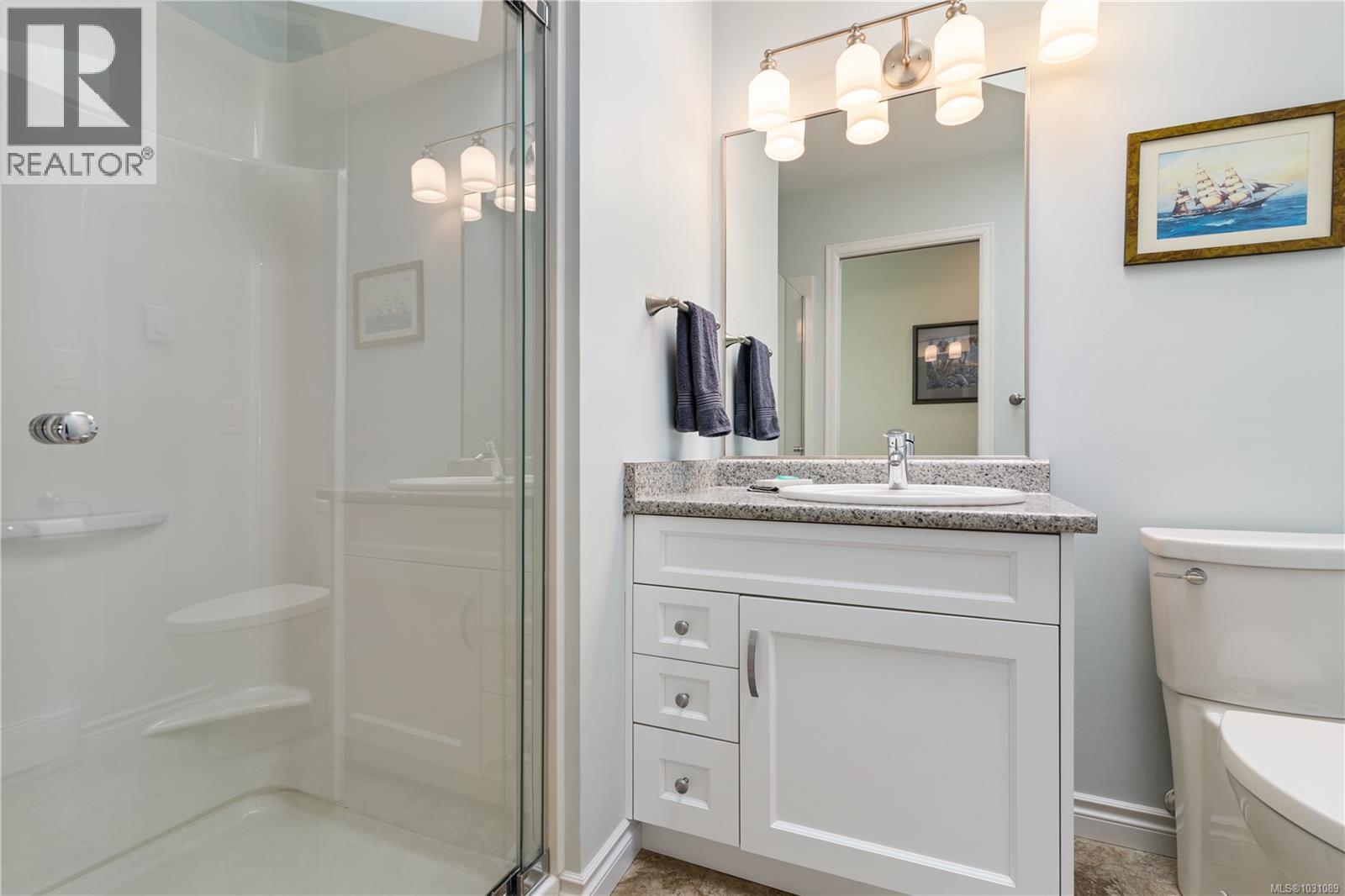 15 1717 Blair Ave, Saanich