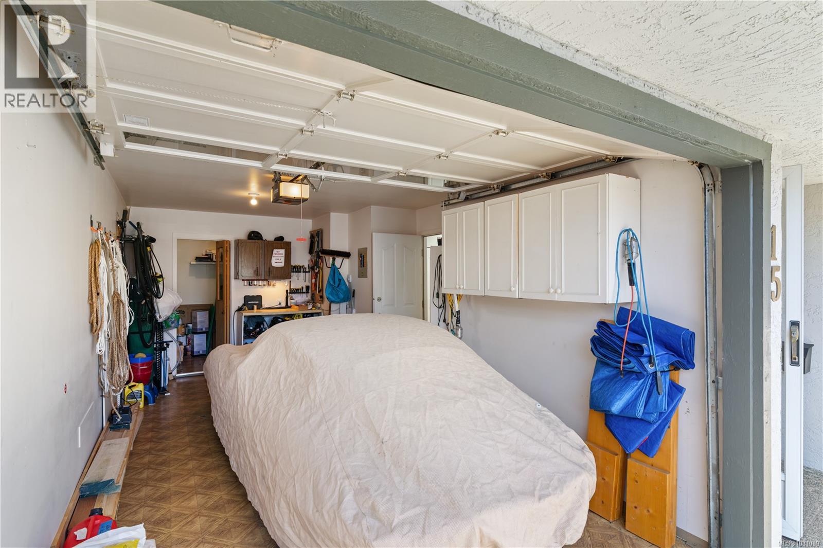 15 1717 Blair Ave, Saanich