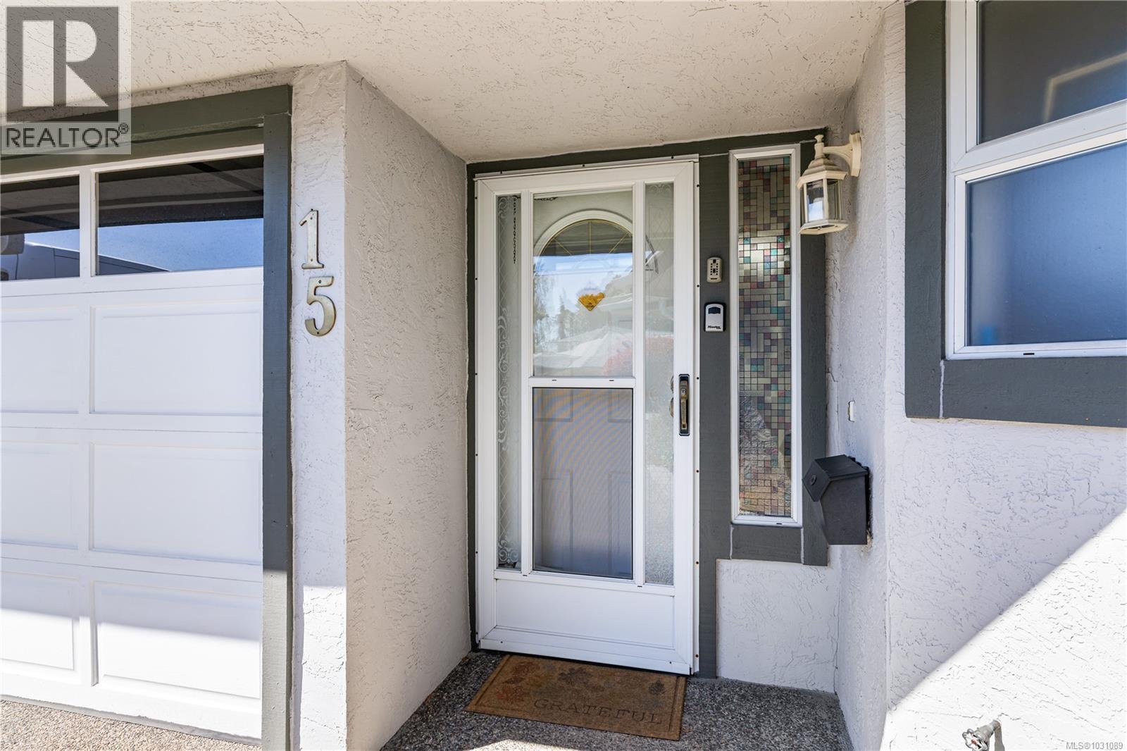 15 1717 Blair Ave, Saanich