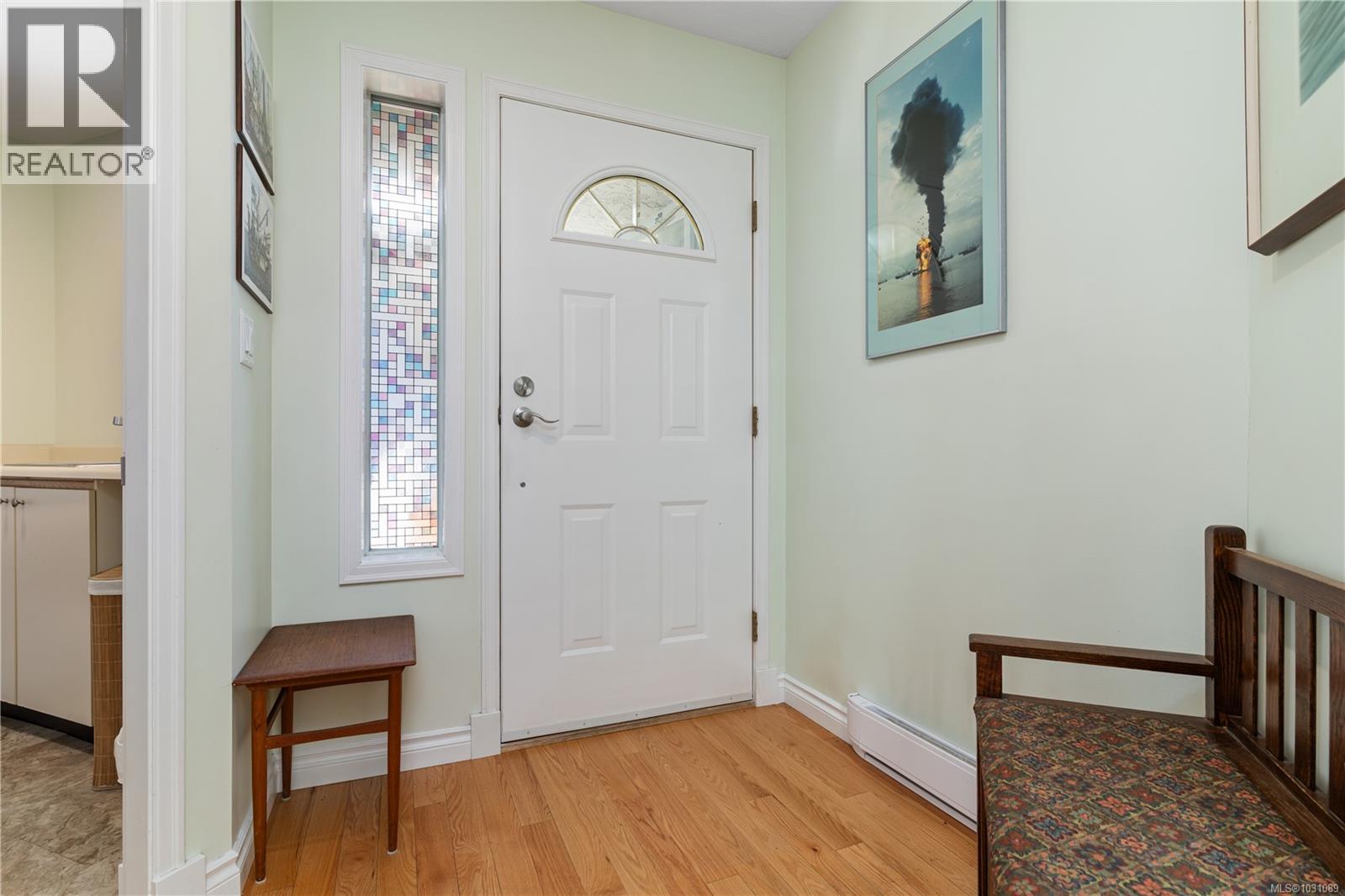 15 1717 Blair Ave, Saanich