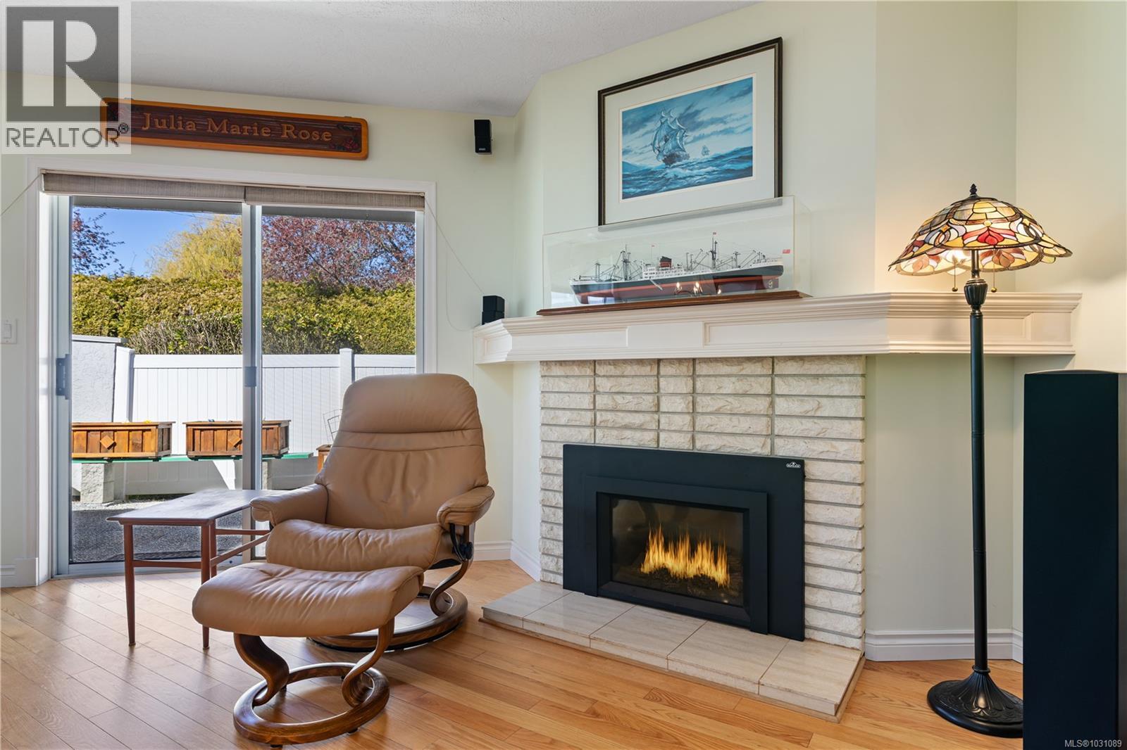 15 1717 Blair Ave, Saanich