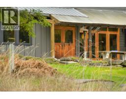 Living room - 594 Horton Bay Rd, Mayne Island, BC V0N2J2 Photo 15