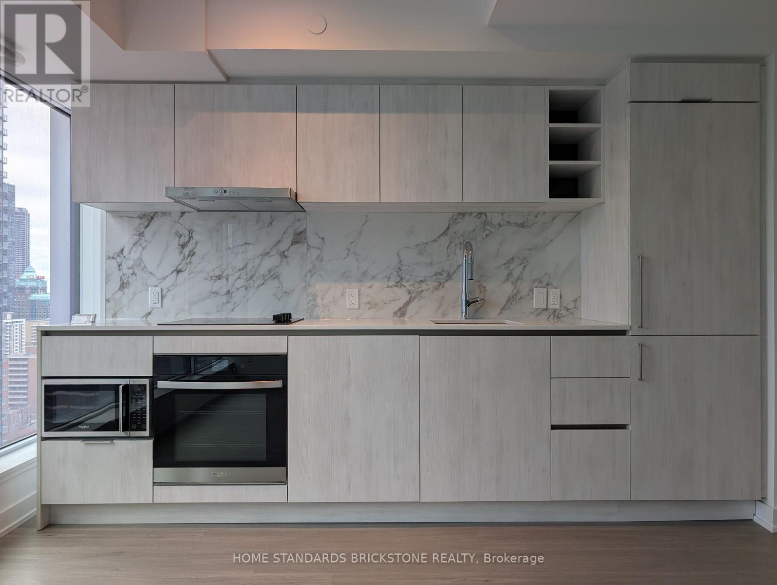 2505 - 8 WELLESLEY STREET W