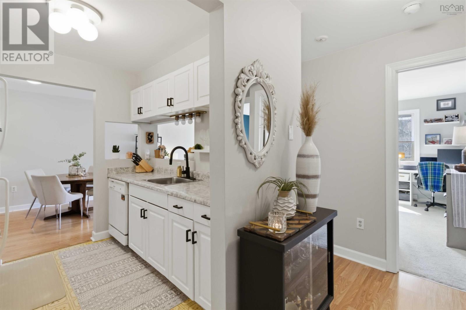 #12 77 FARNHAM GATE ROAD - 5