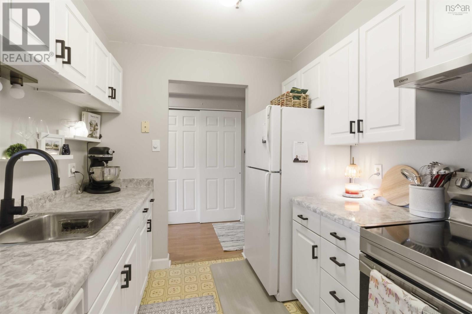 #12 77 FARNHAM GATE ROAD - 9