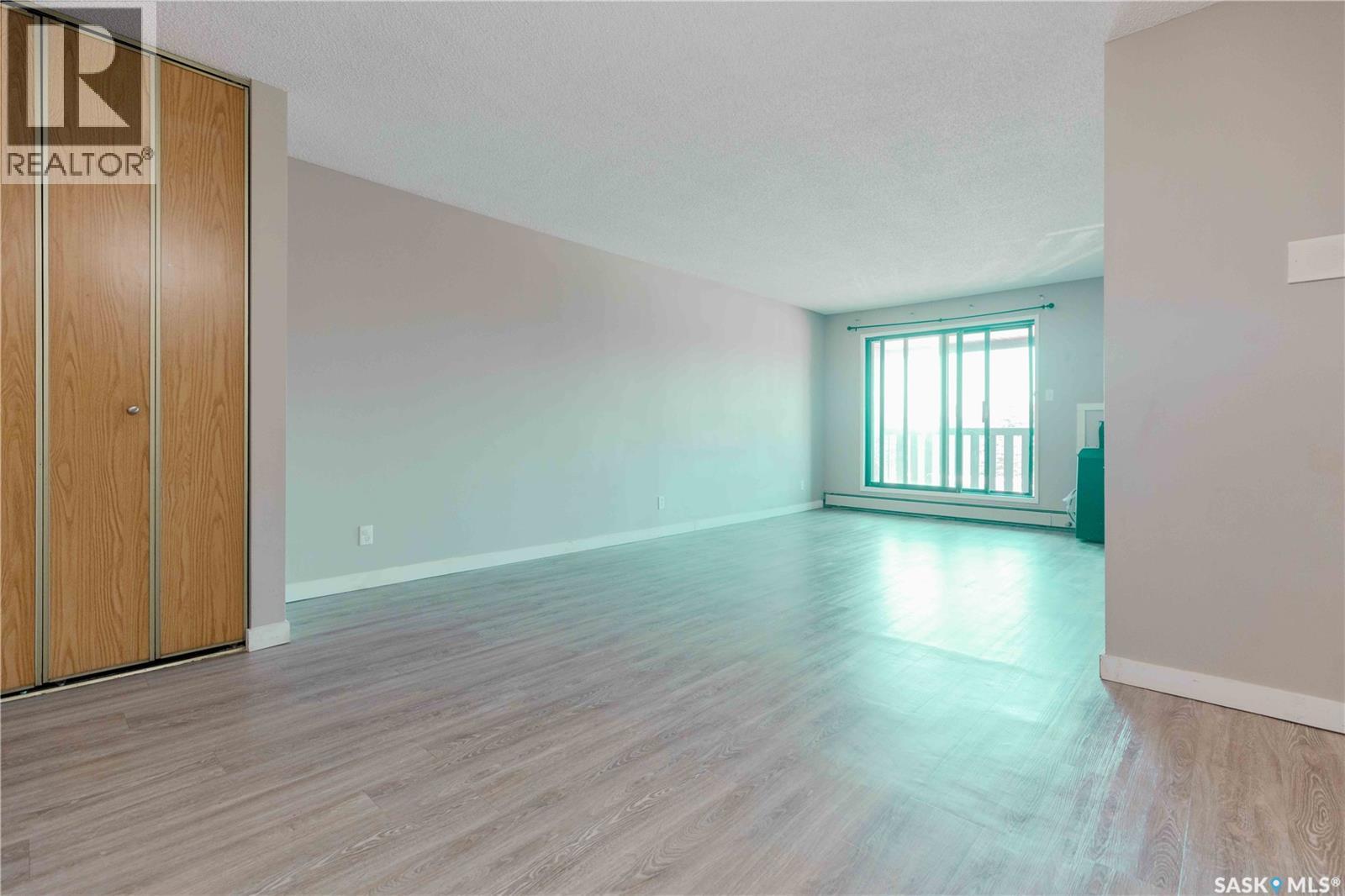 #310 311 TAIT CRESCENT - 4