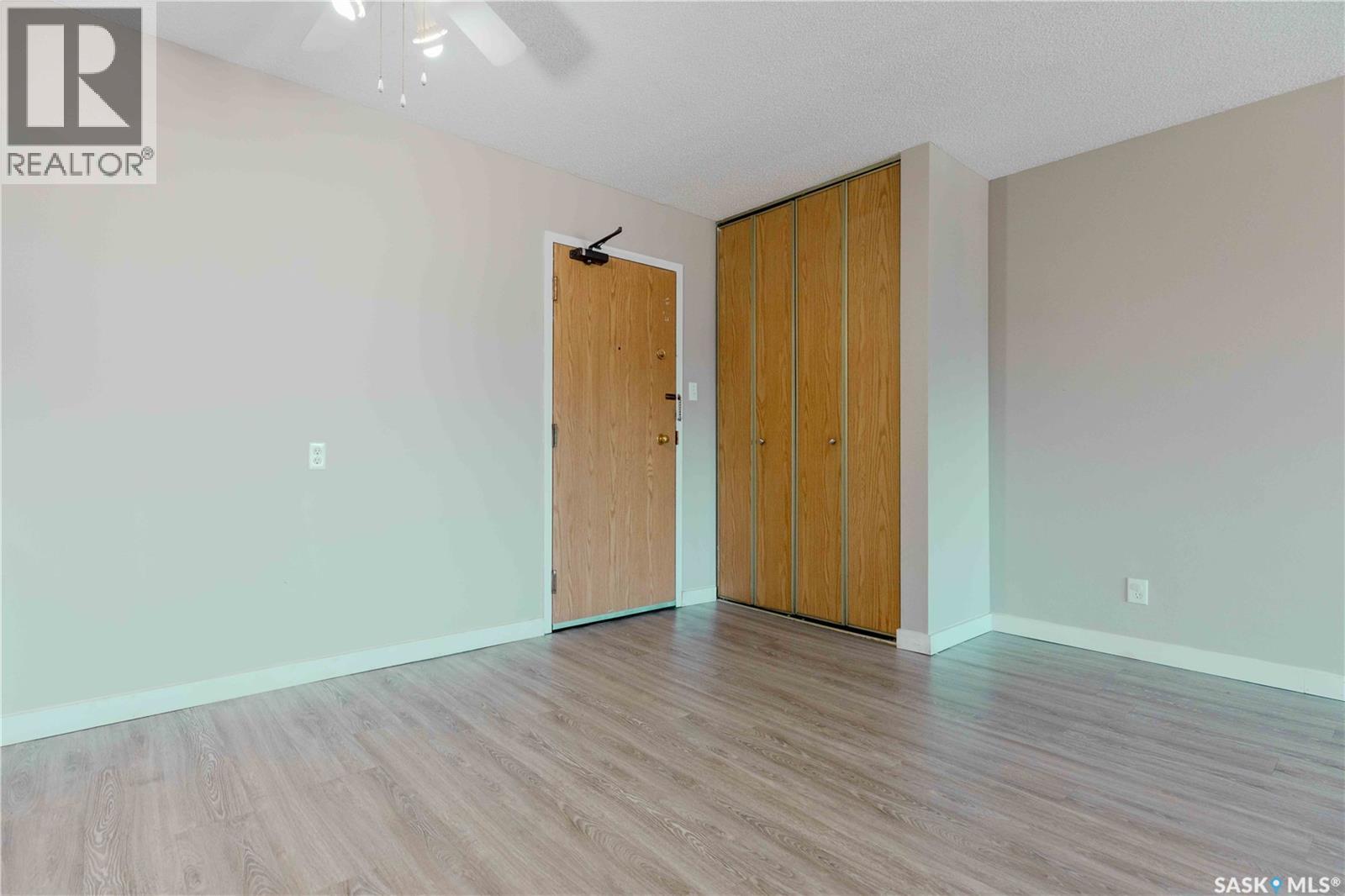 #310 311 TAIT CRESCENT - 5