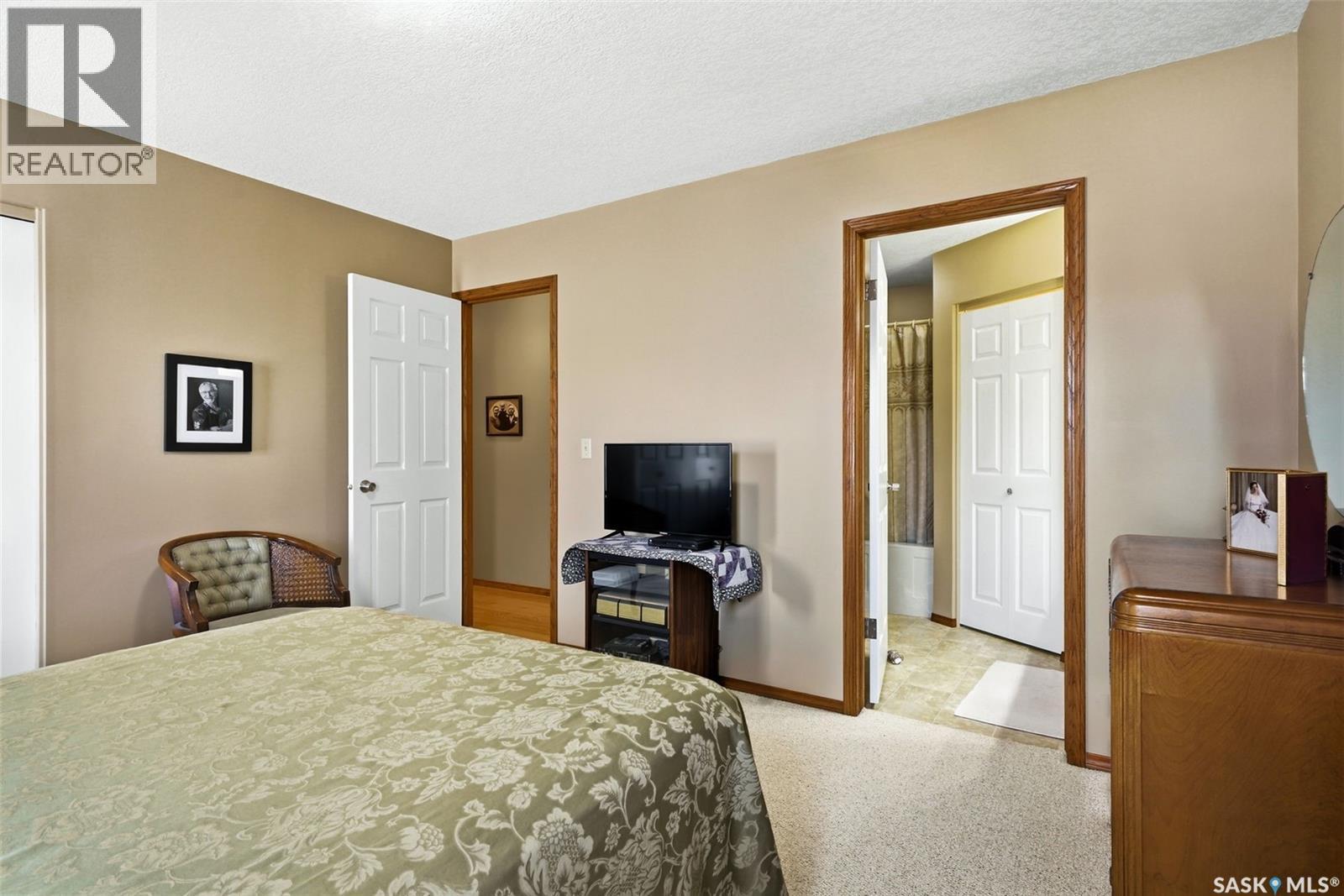 #72 GREENSBORO DRIVE - 18