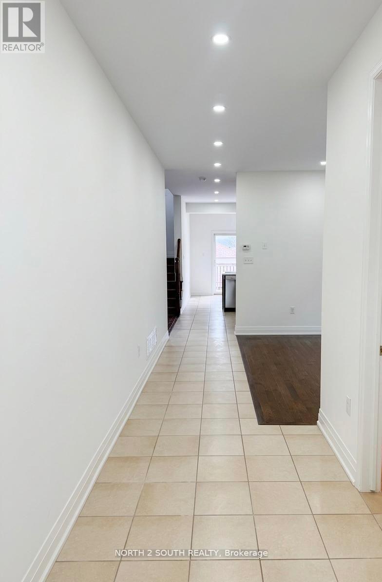 2271 WHITEWOOD CRESCENT - 3