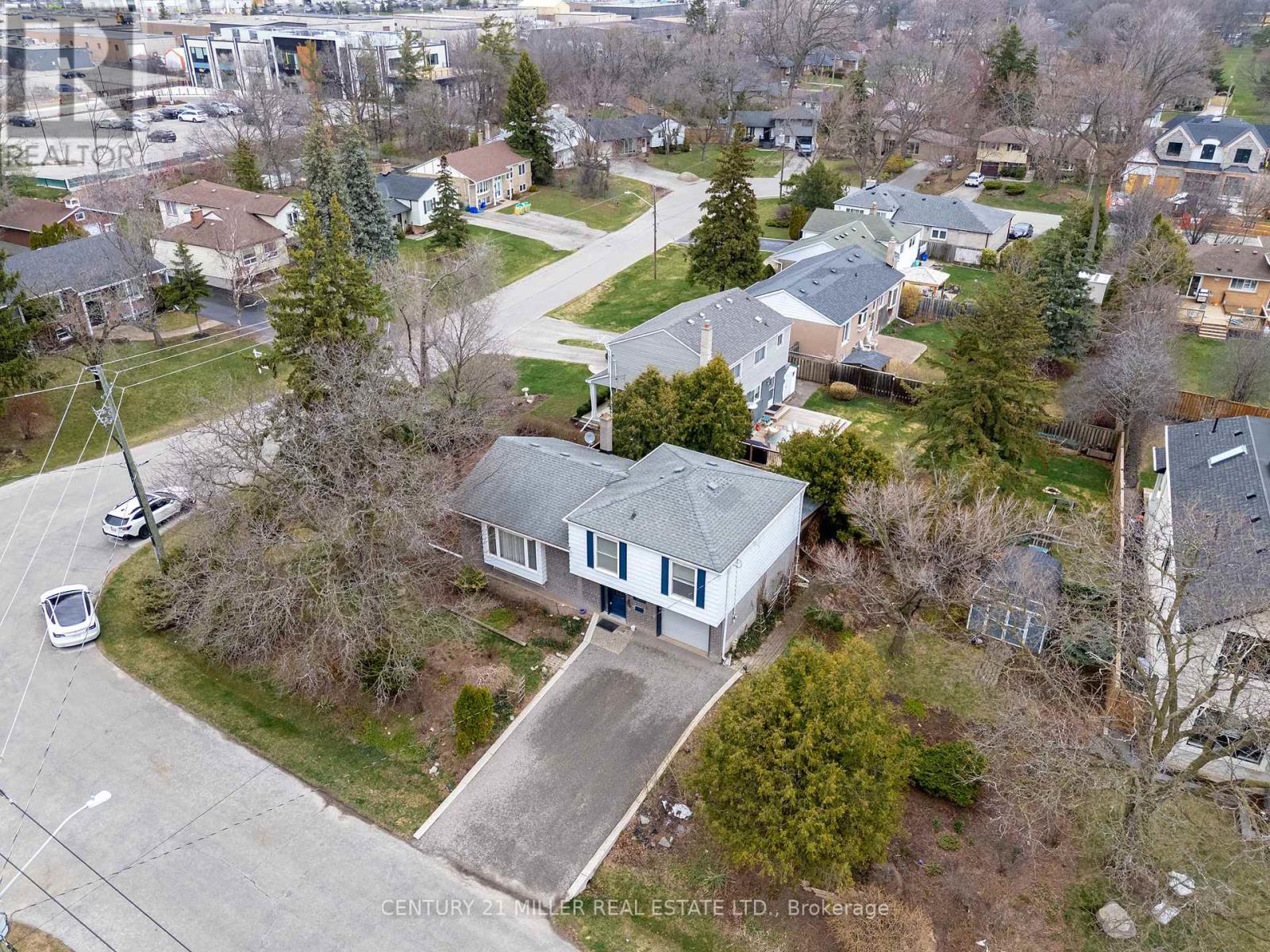 557 TRAFFORD CRESCENT - 2