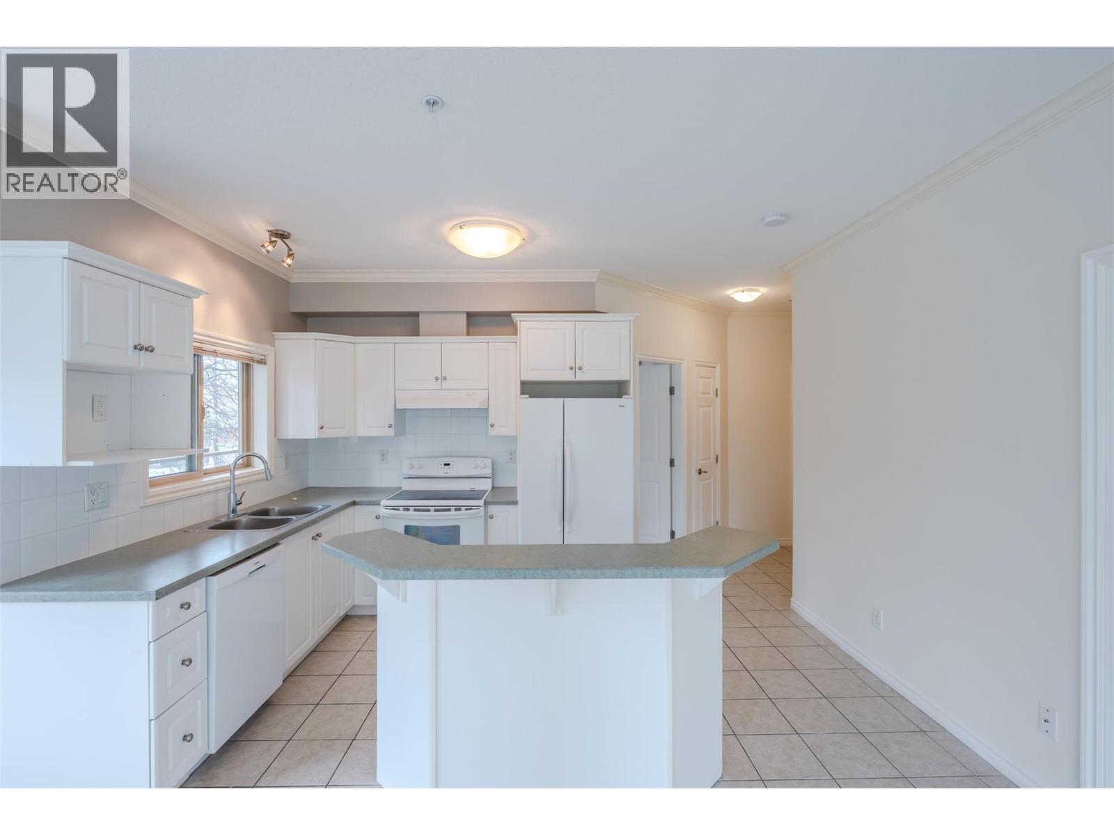 196 WADE Avenue Unit# 208, Penticton