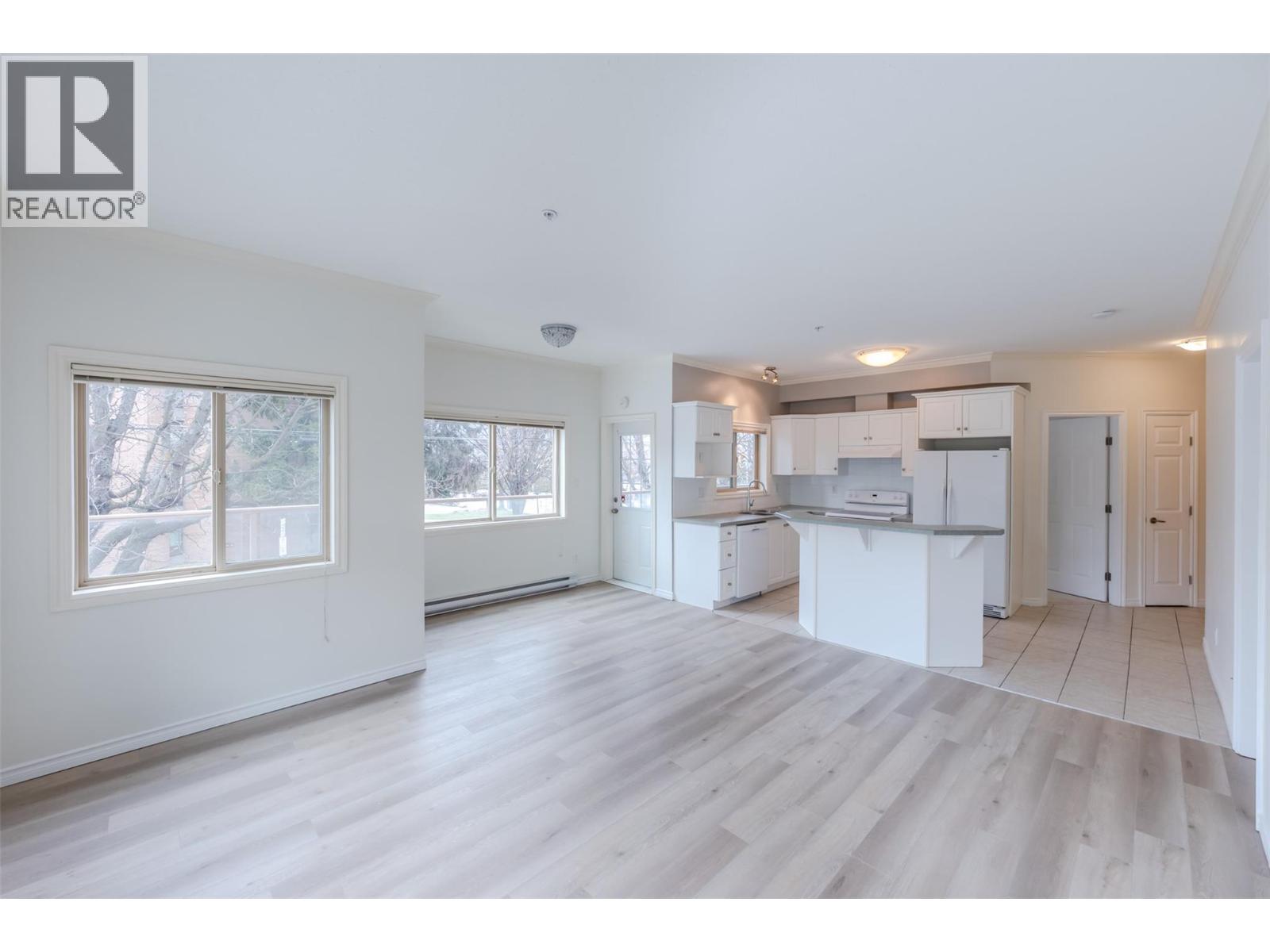 196 WADE Avenue Unit# 208, Penticton