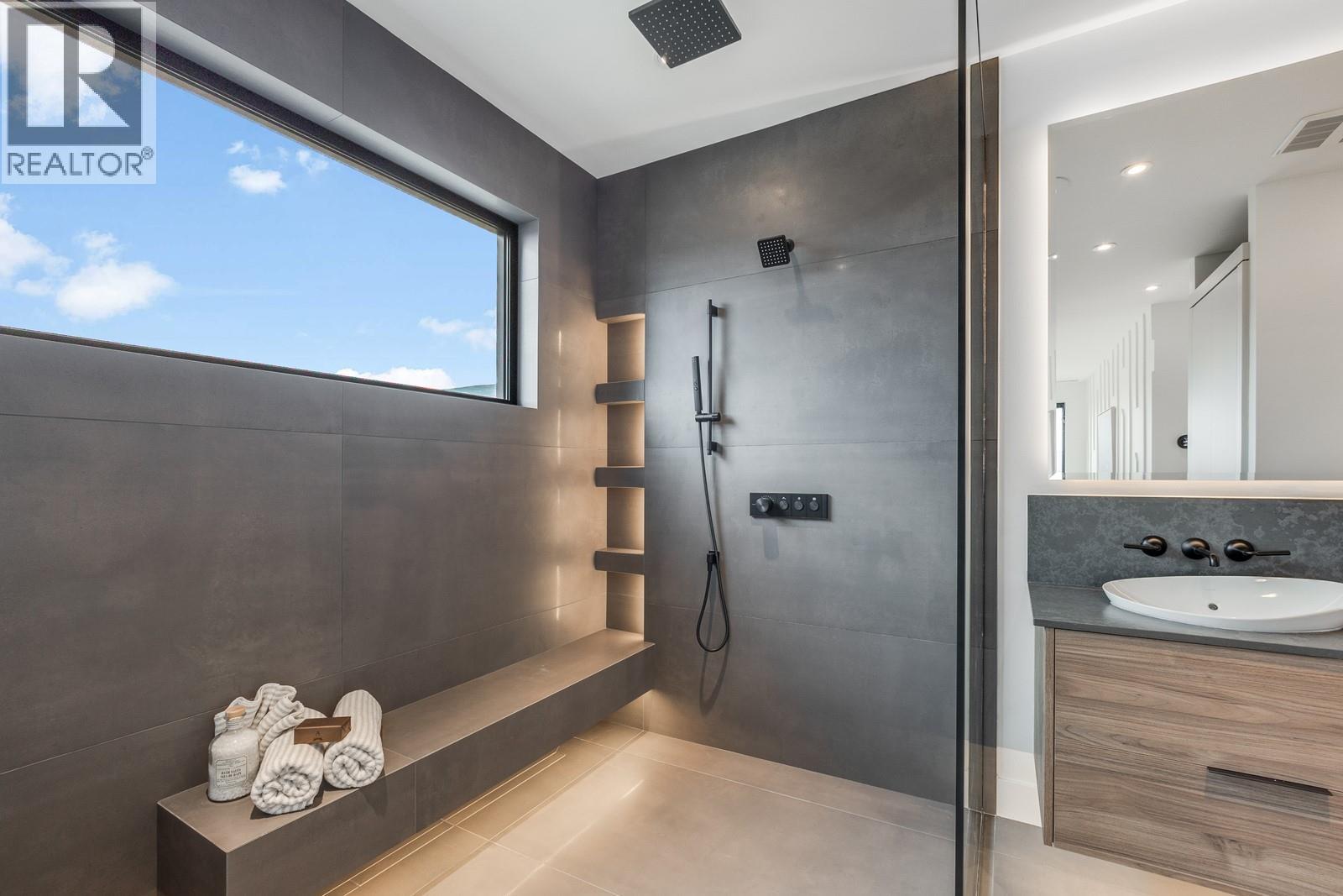 1122 Pearcy Court, Kelowna