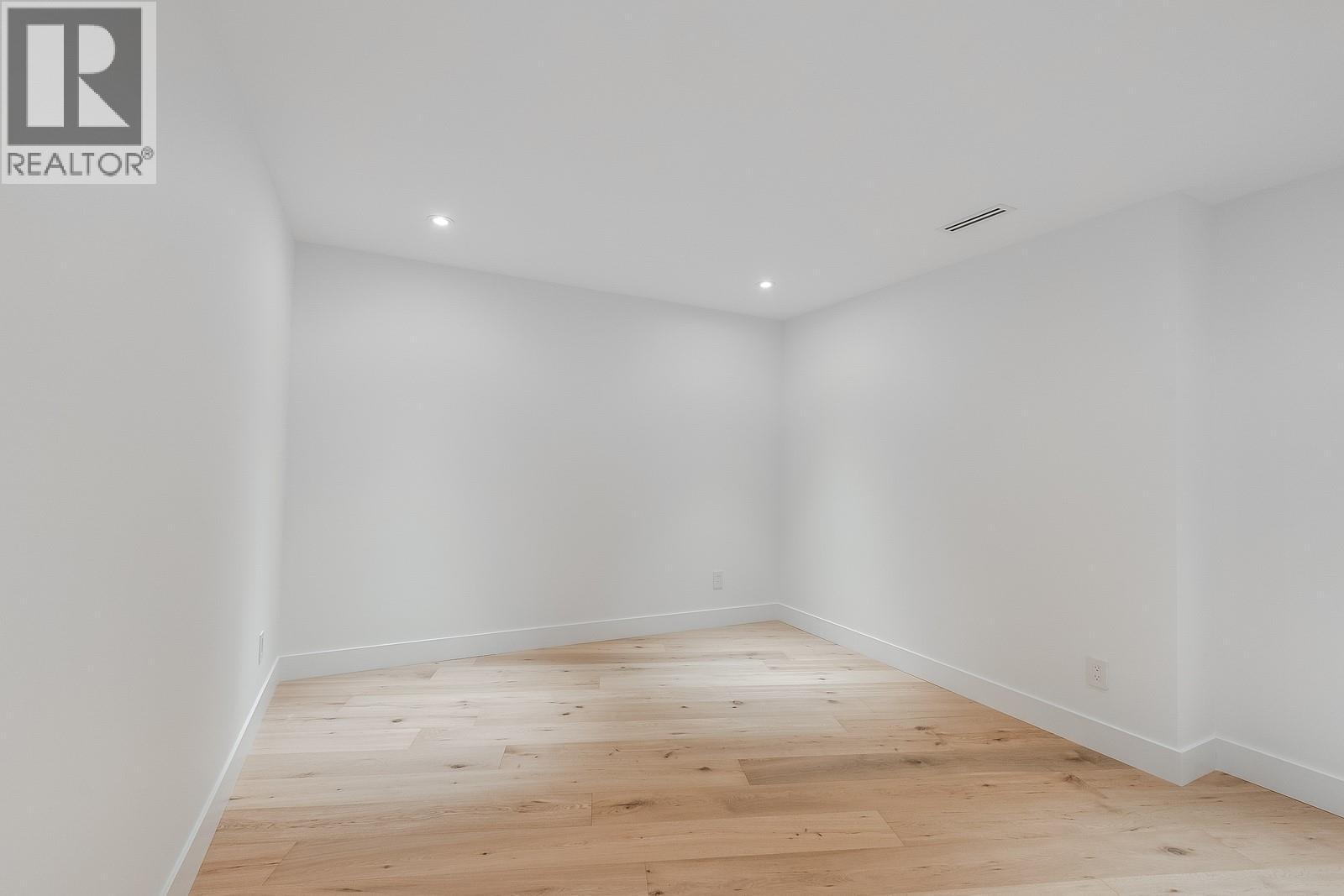 1122 Pearcy Court, Kelowna