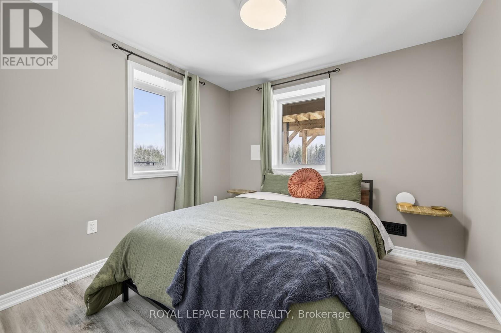 375 RUSSELL STREET - 21