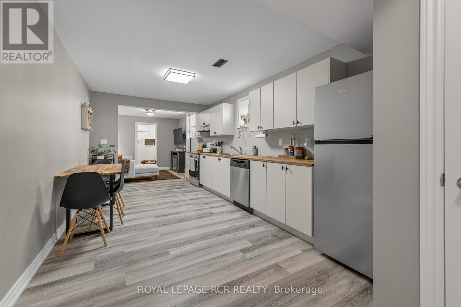 375 RUSSELL STREET - 23