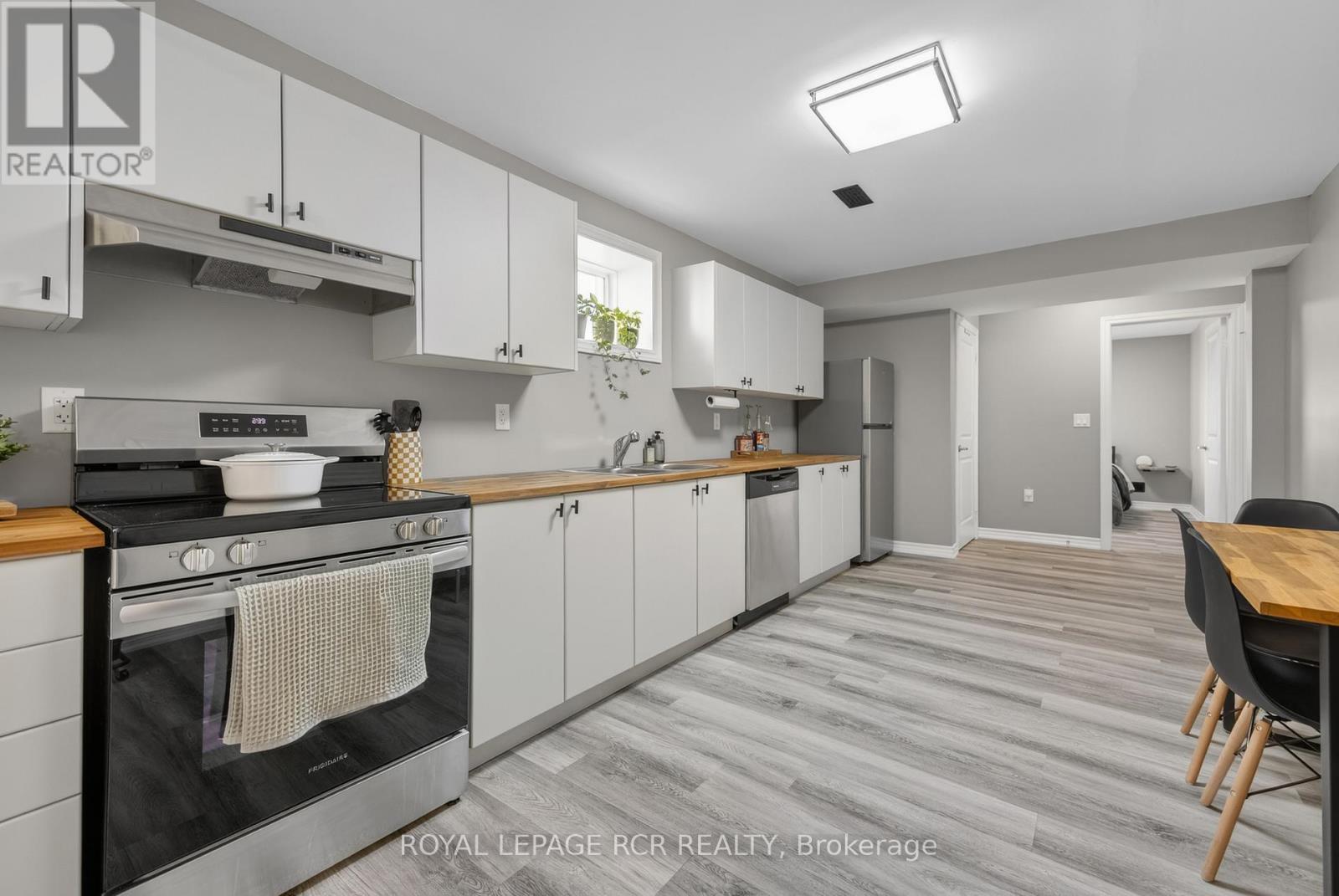 375 RUSSELL STREET - 24