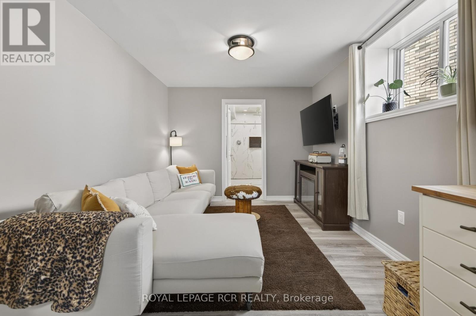 375 RUSSELL STREET - 25
