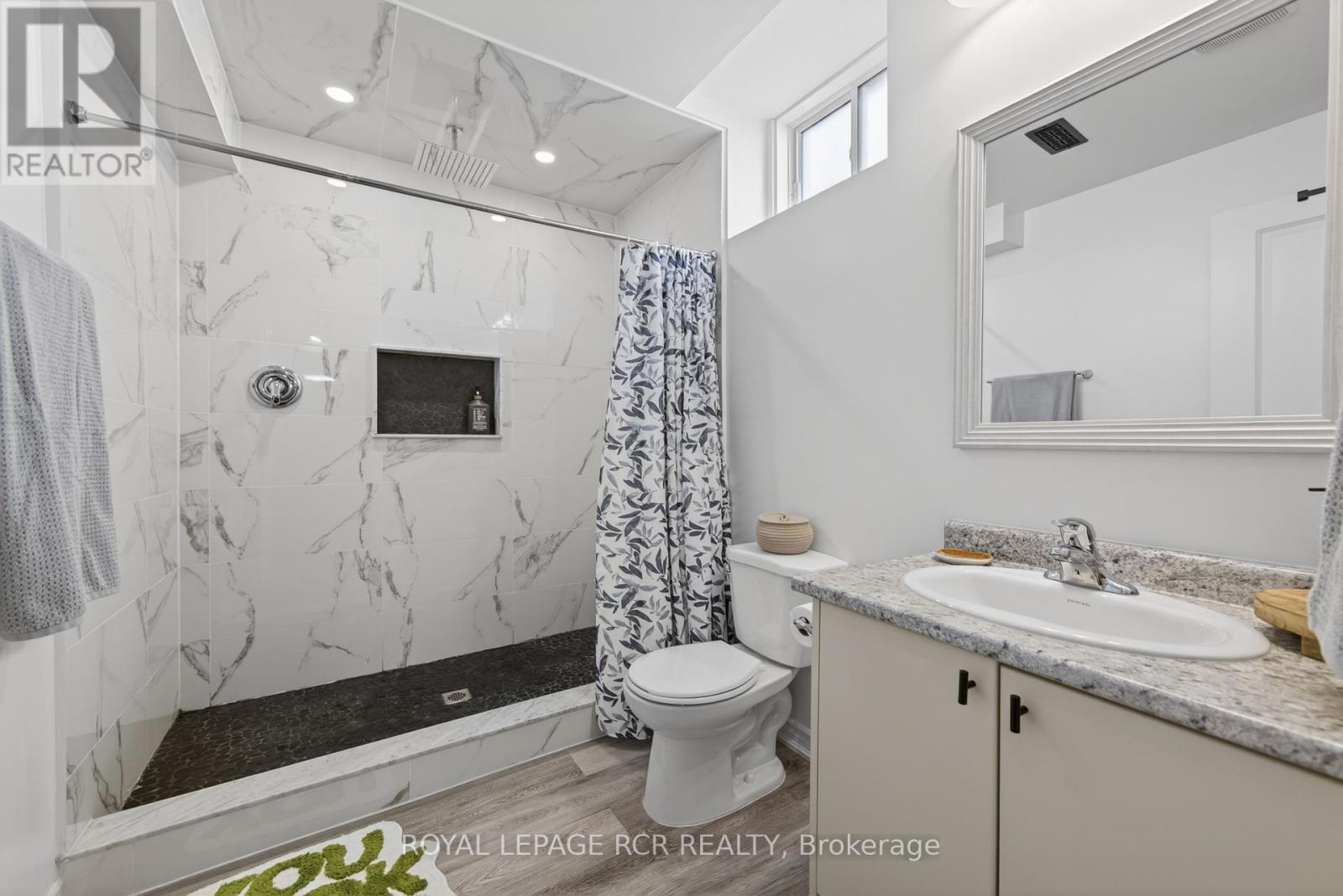 375 RUSSELL STREET - 26