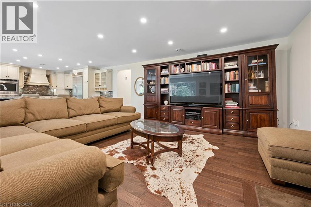 882-888 FAIRWAY Road N - 7