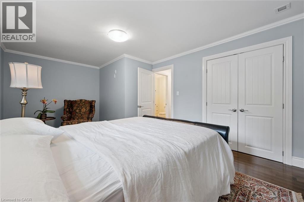 882-888 FAIRWAY Road N - 19