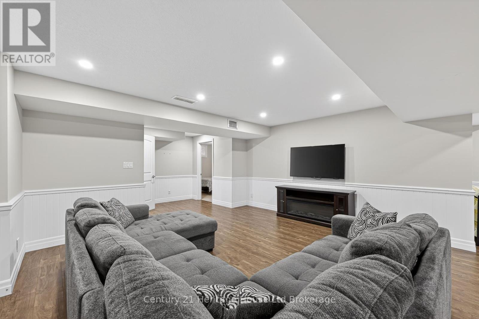 54 WESTVIEW COURT — photo 26