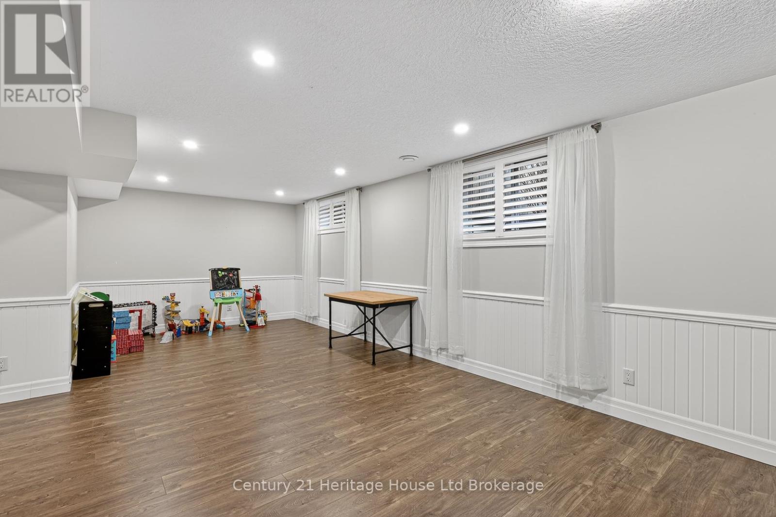 54 WESTVIEW COURT — photo 27