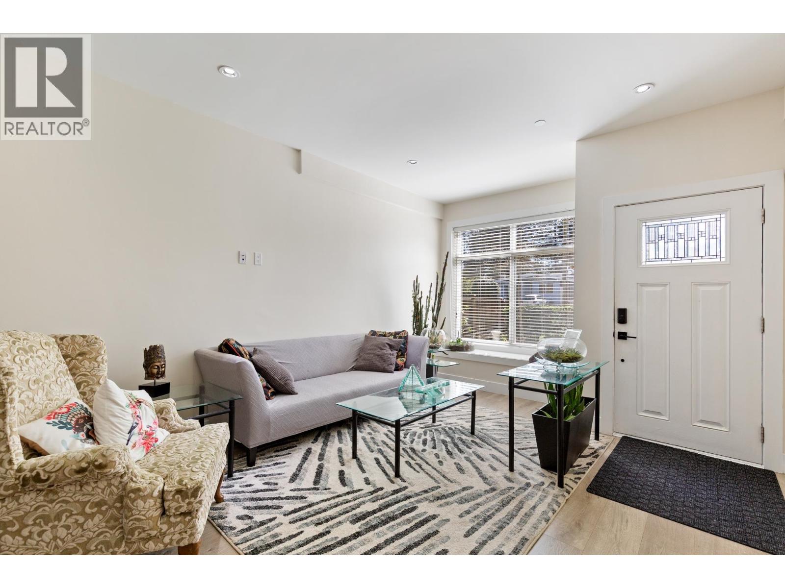 1945 MORGAN AVENUE — photo 4