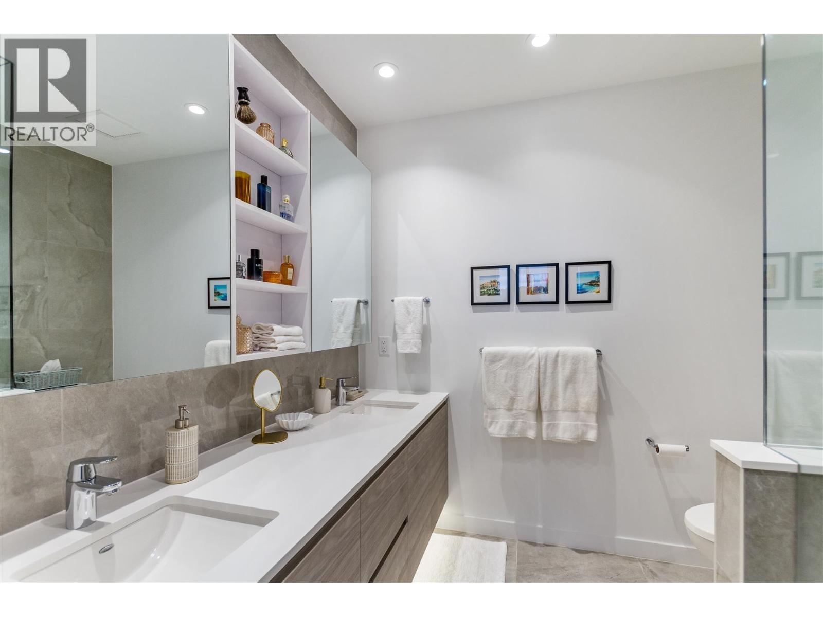 3208 680 QUAYSIDE DRIVE, New Westminster