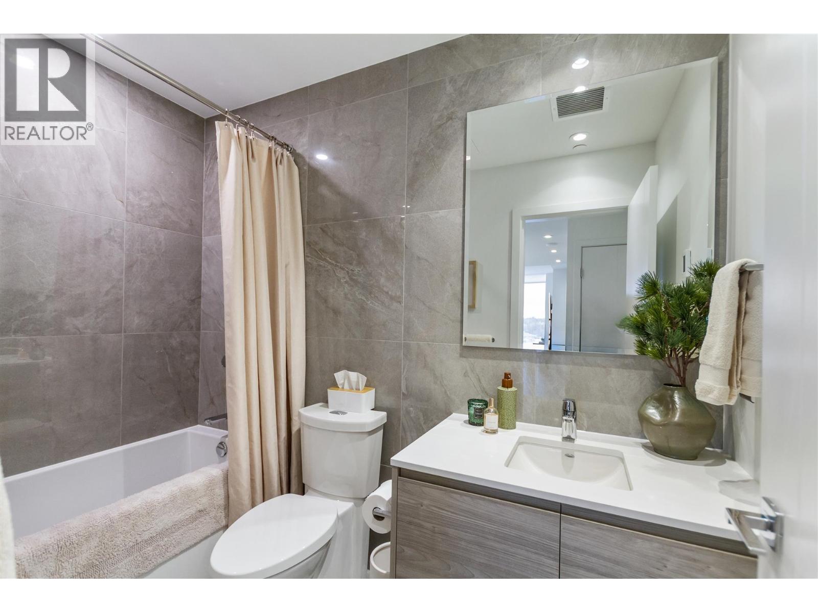 3208 680 QUAYSIDE DRIVE, New Westminster