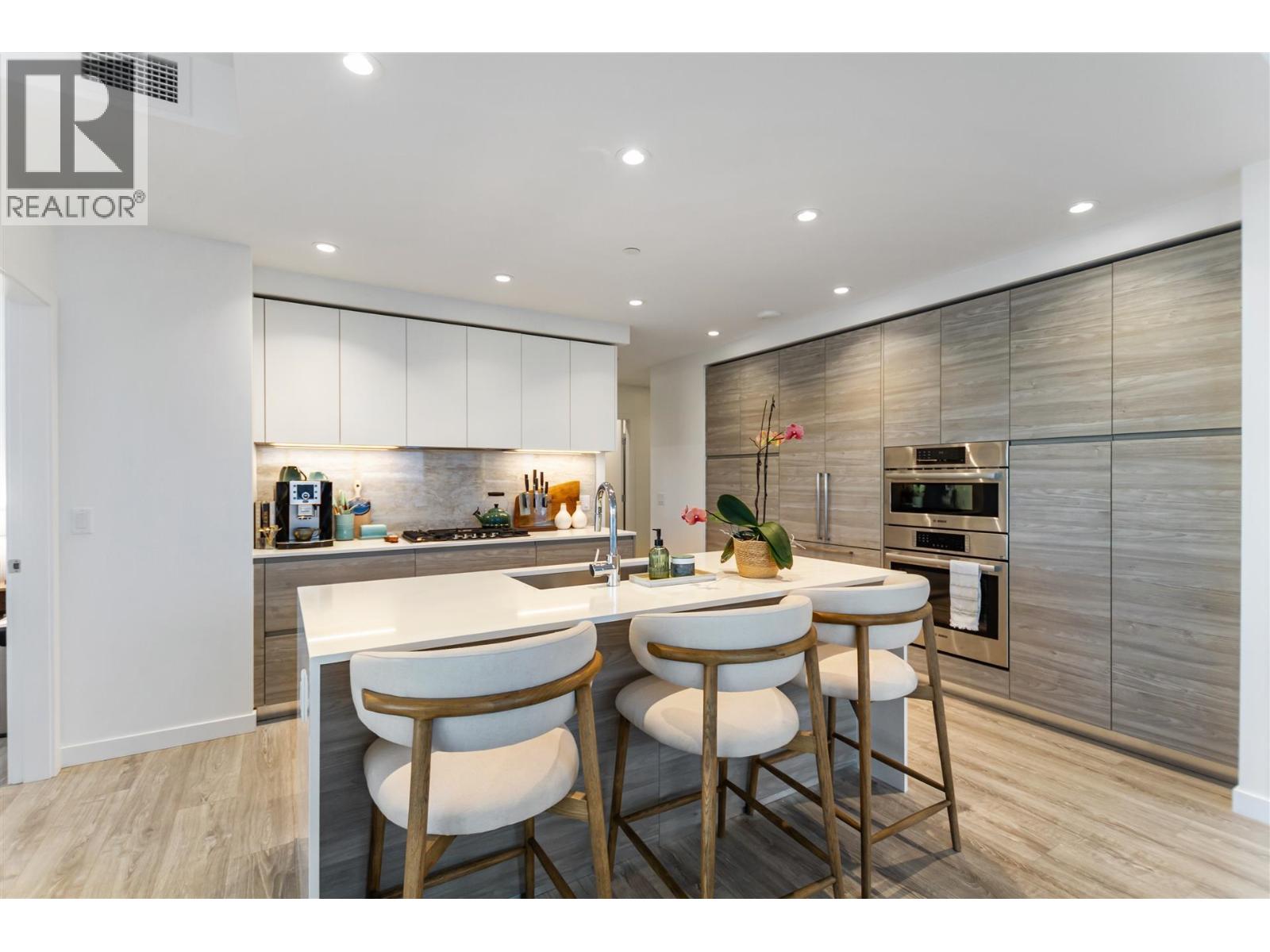 3208 680 QUAYSIDE DRIVE, New Westminster