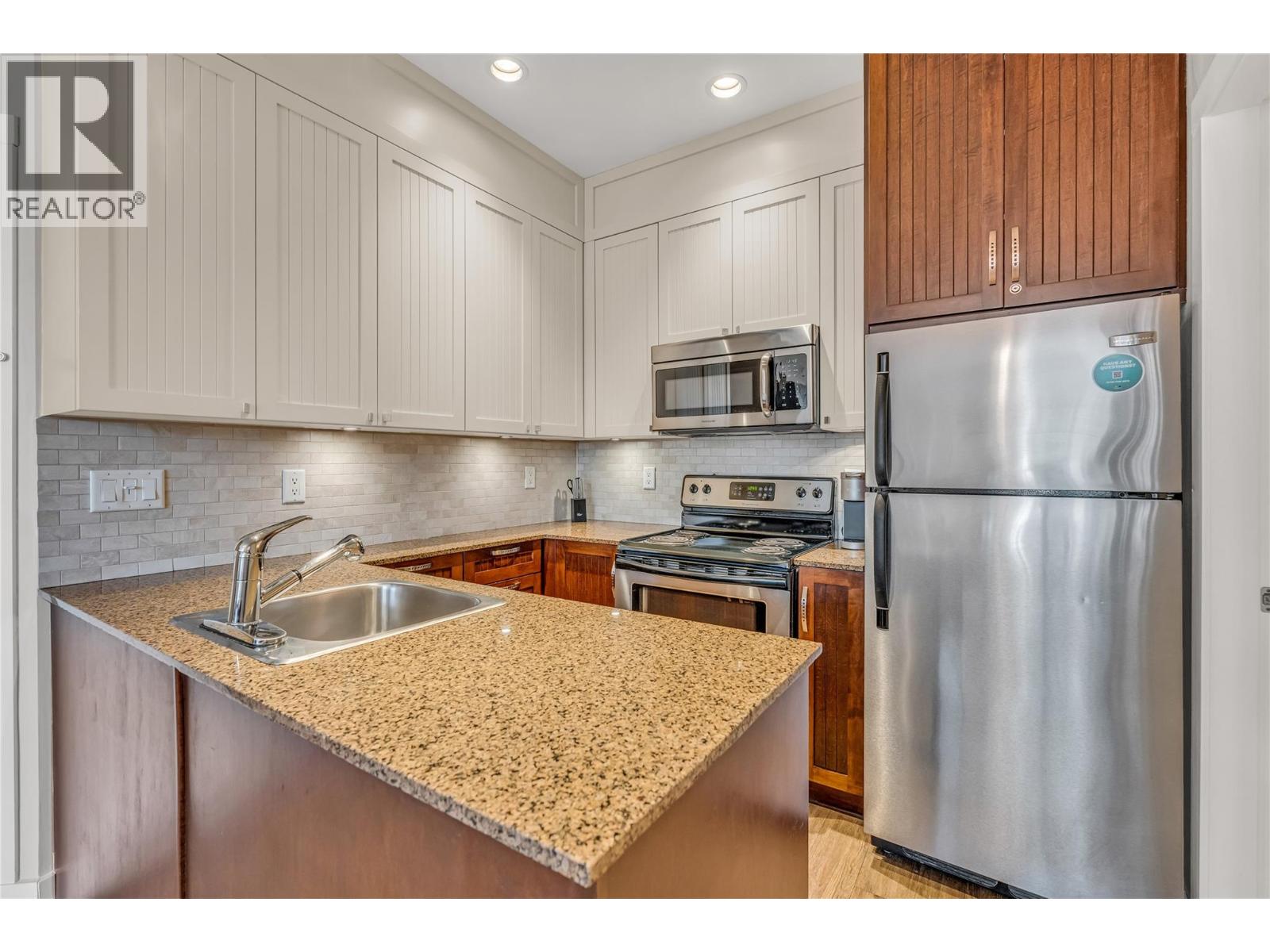 #410/411 12811 Lakeshore Drive S - 5