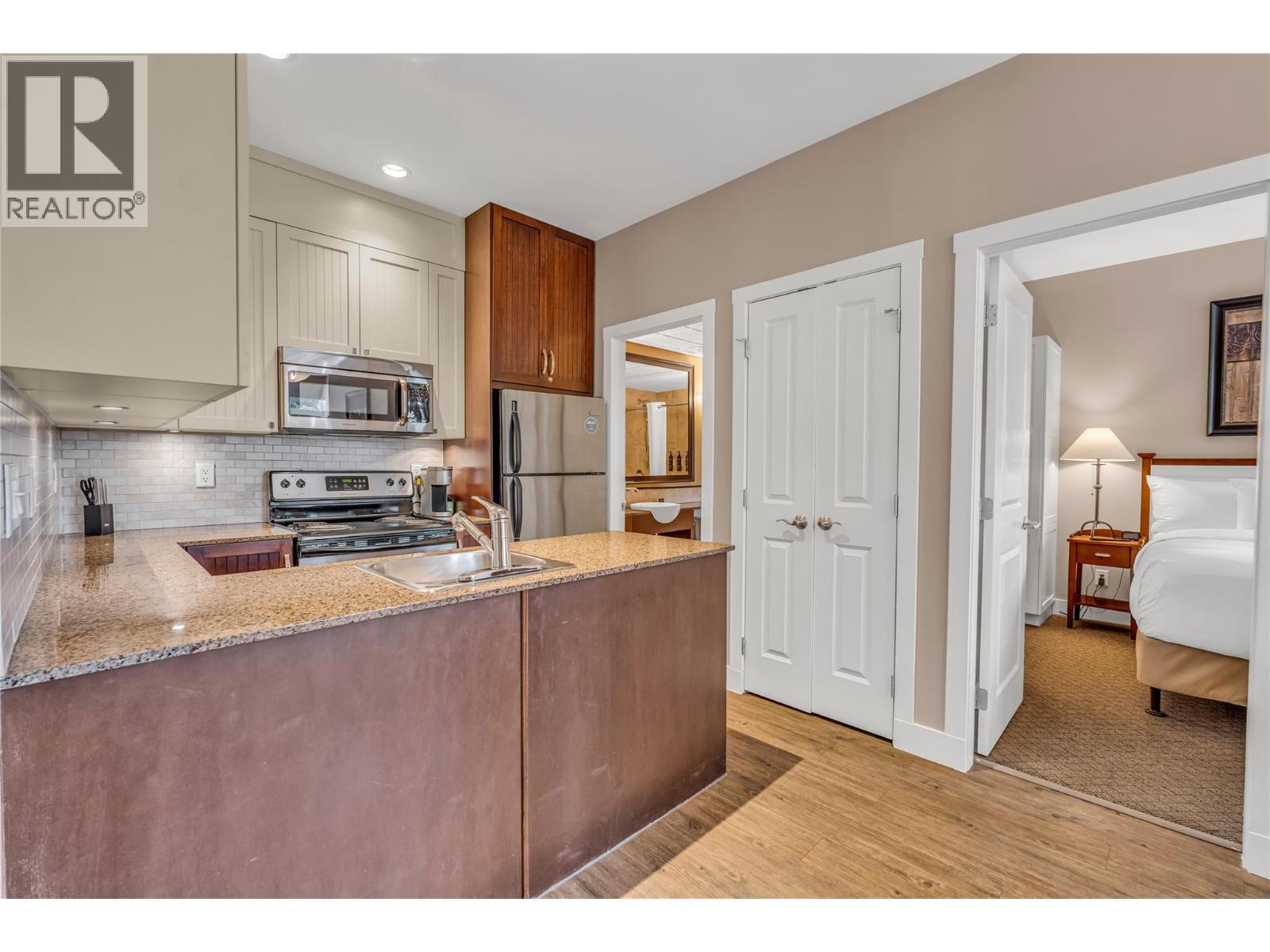 #410/411 12811 LAKESHORE DRIVE S - 8