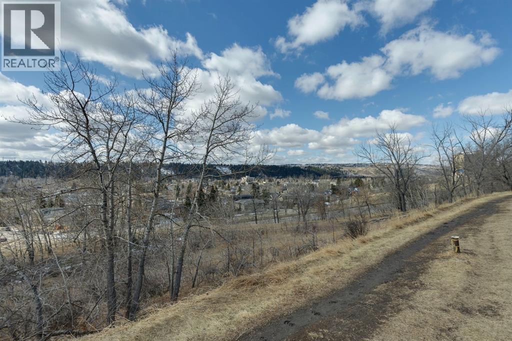 Single Family House for Sale in  Toronto Crescent NW St Andrews Heights Calgary 