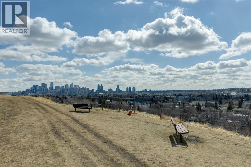 Single Family House for Sale in  Toronto Crescent NW St Andrews Heights Calgary 